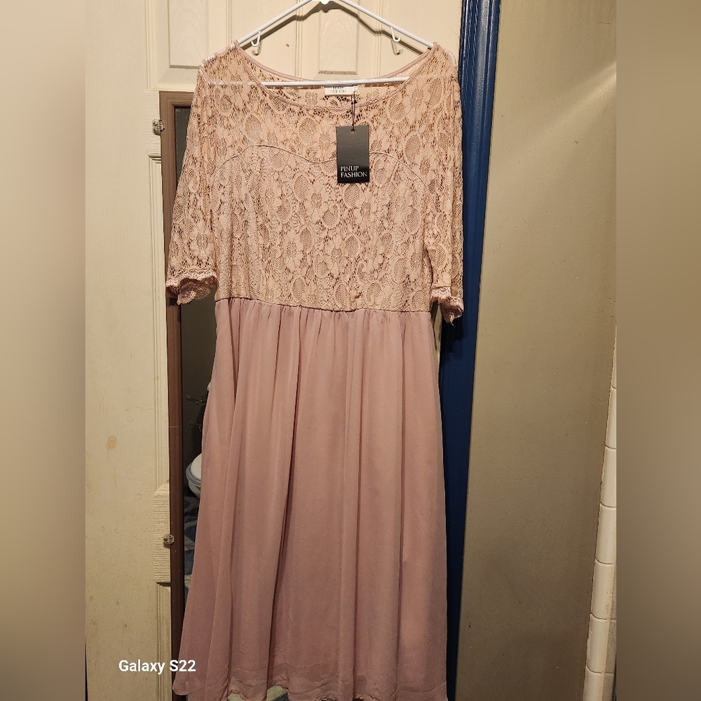 Champagne Pink Lace Dress, Size 18w, Scoop Neck
